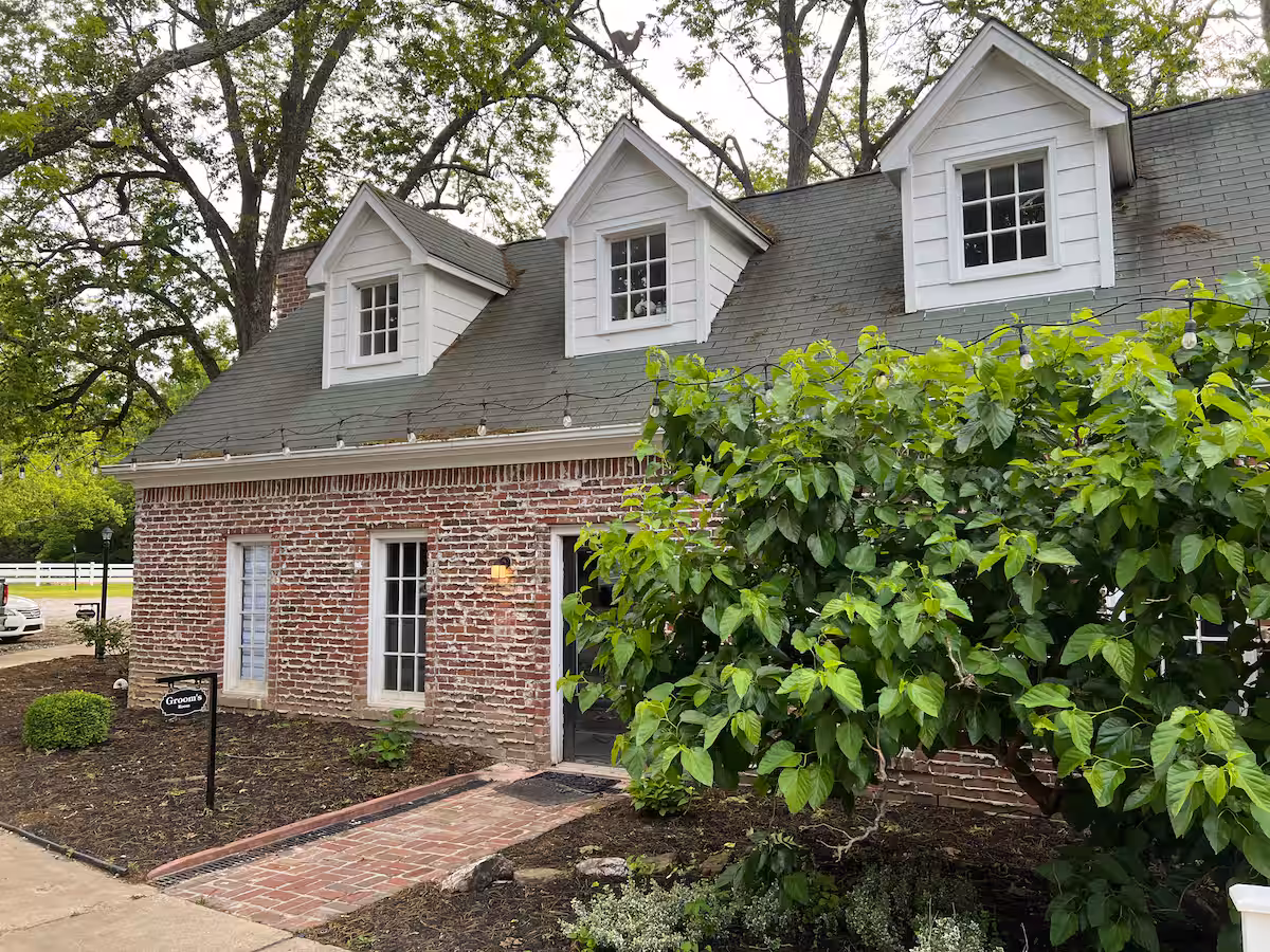 Cottage room exterior